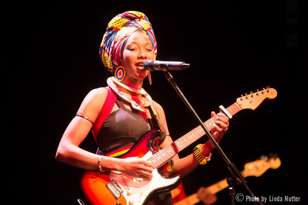 fatoumata-diawara-at-landmark-banned-music-set-free-to-soar-darkviolin